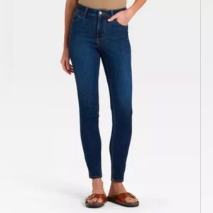 *NWOT* Universal Thread High-Rise Skinny Jeans With Unfinished Hem